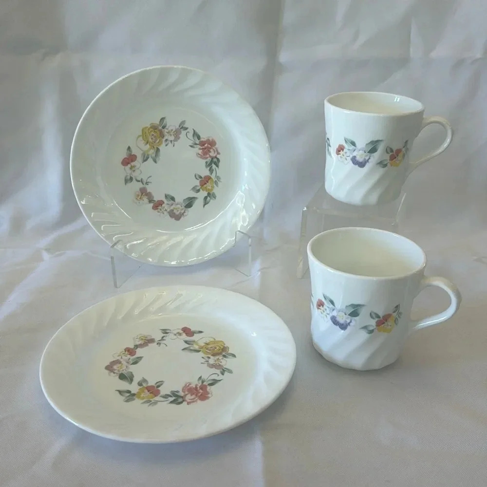 Corelle GARDEN PORTRAIT 2 Bread Dessert Plates and 2 Cups